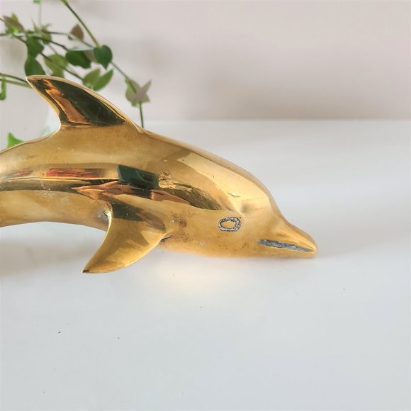 Vintage brass diving dolphin figurine. - Picture 4 of 6